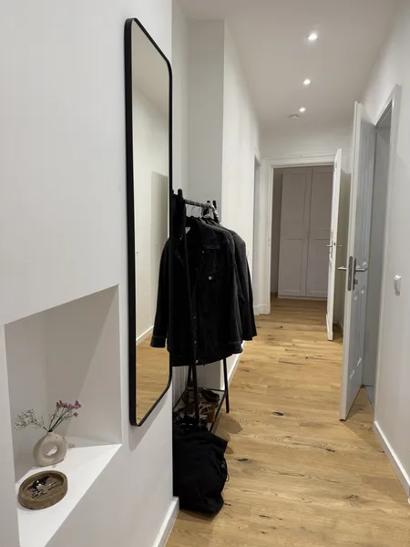 ZWISCHENMIETE (3 MO) - Sonnige, möblierte 2-Zimmer-Dachgeschosswohnung — photo 1